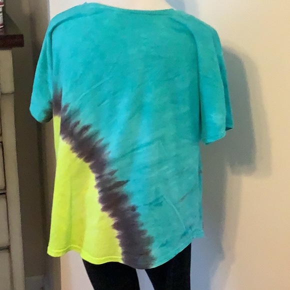 Tie-died short sleeve top. - Picture 3 of 4